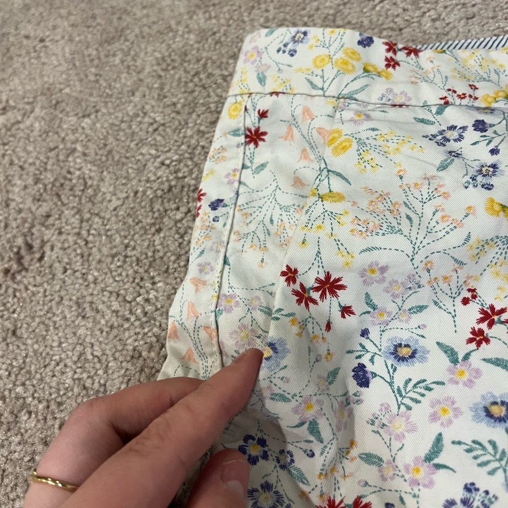 Old Navy Everyday Shorts - Floral Print - Picture 4 of 9
